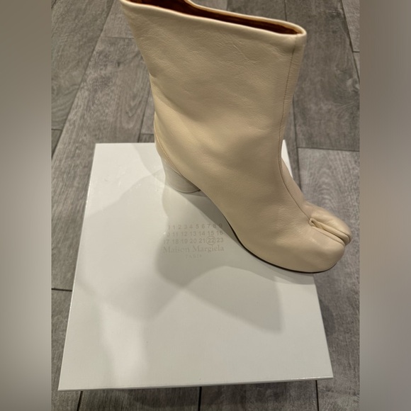 Maison Margiela tabi leather ankle boots - Picture 7 of 9